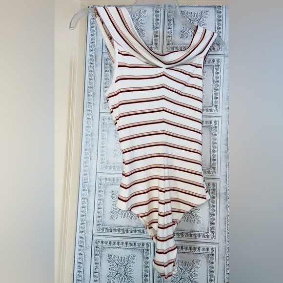 GUC Charlotte Russe Sz-S Body-Suite/Top- Cute Asymmetrical Twisted V-Neck Front - Picture 3 of 16